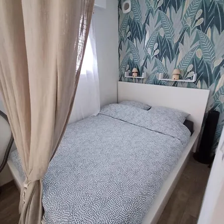 La Chaumiere En Bord De *