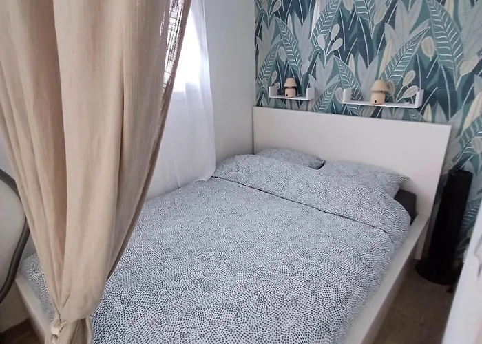 La Chaumiere En Bord De *